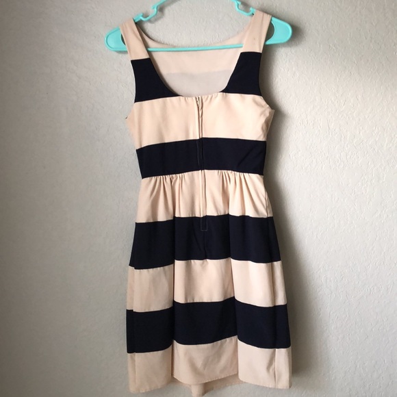 Dress with Pockets - Picture 2 of 3